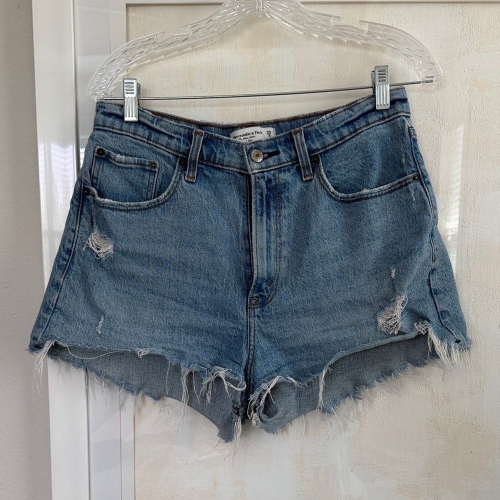 Abercrombie curve love high rise mom short: size 29/8